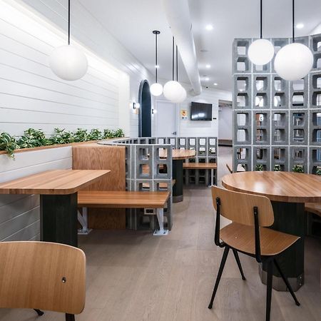 Vrge Revelstoke Hotel Bagian luar foto