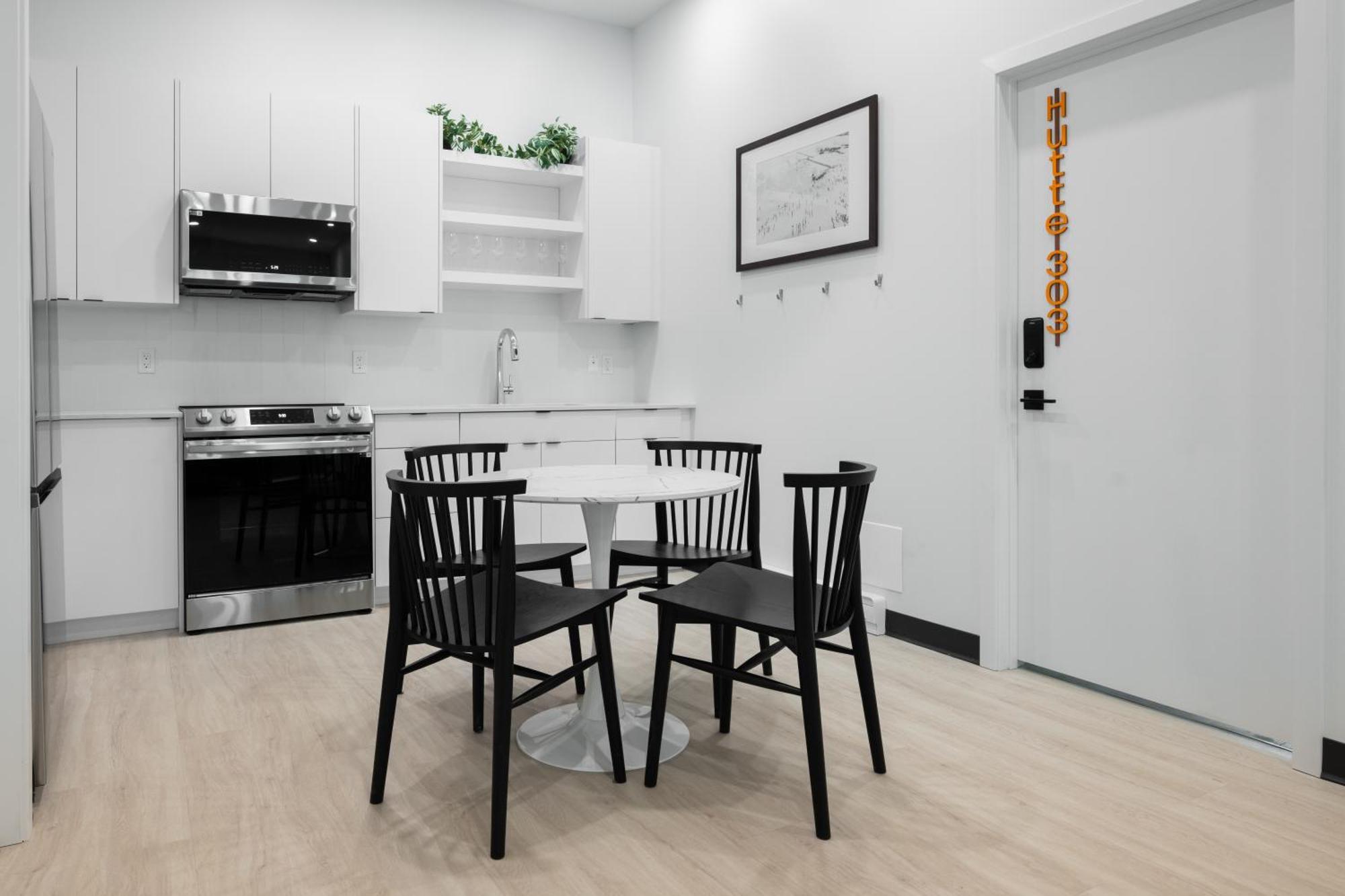 Vrge Revelstoke Hotel Bagian luar foto