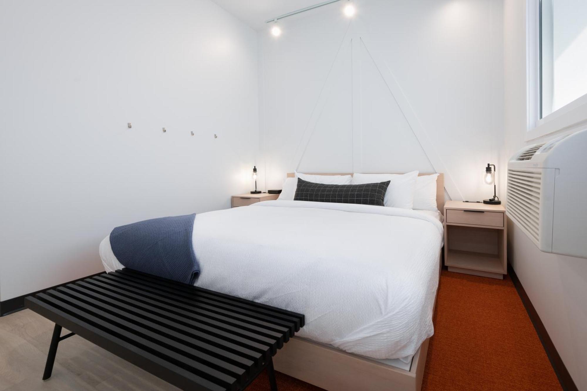 Vrge Revelstoke Hotel Bagian luar foto